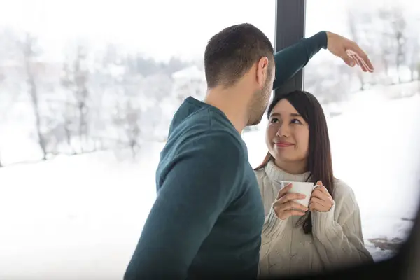 Glad ung multietniskt par — Stockfoto