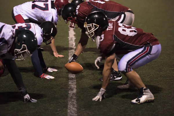 Joueurs de football américains sont prêts à commencer — Photo