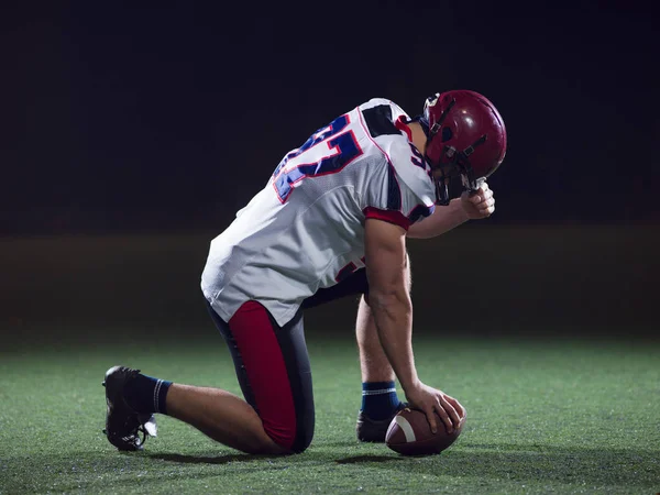 American football player starting football game