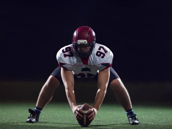 Joueur de football américain commençant le match de football — Photo