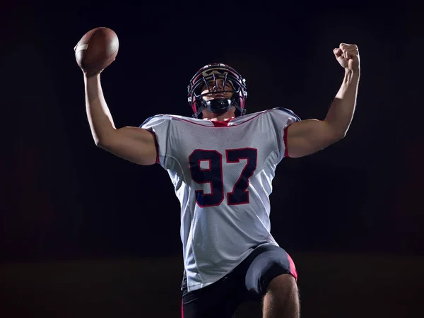 Jogador de futebol americano comemorando depois de marcar um touchdown — Fotografia de Stock