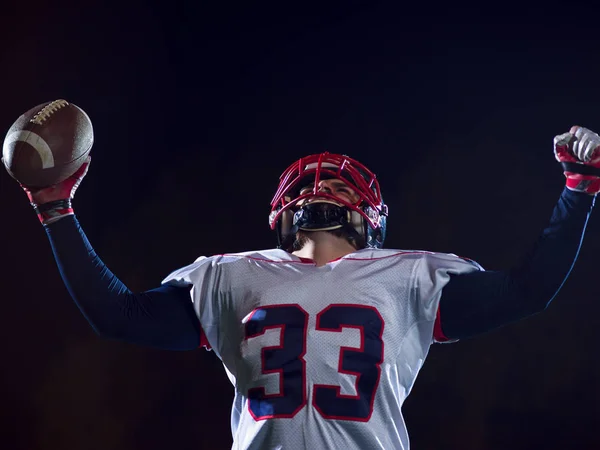 Giocatore di football americano che festeggia dopo aver segnato un touchdown — Foto Stock