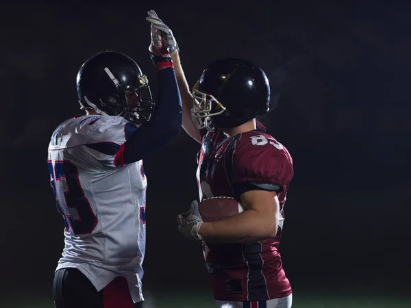 American football-spelers vieren na het scoren van een touchdown — Stockfoto