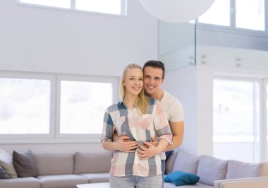 iki yeni evlerinde sarılma