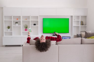 Ücretsiz vaktinizi bornoz genç adam