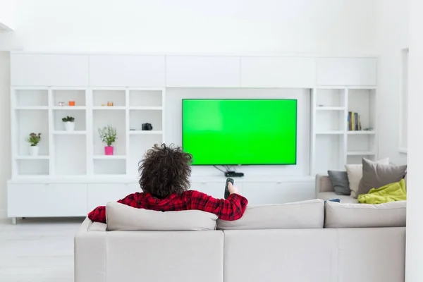 Hombre joven en albornoz disfrutando del tiempo libre — Foto de Stock