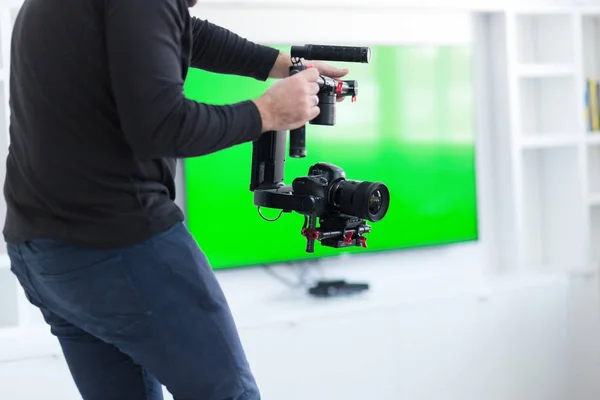 Videógrafa a trabalhar — Fotografia de Stock