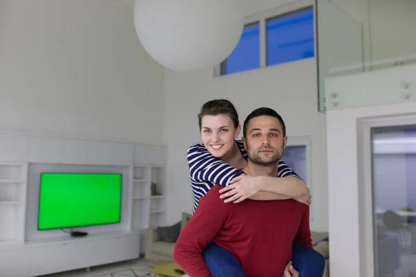 Handsome man piggybacking his girlfriend — Stock Photo, Image