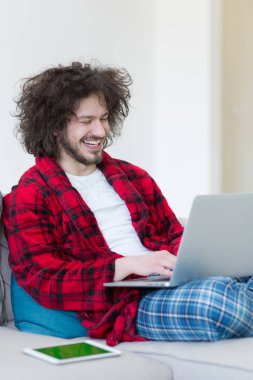 çalışma from home bornoz adam freelancer