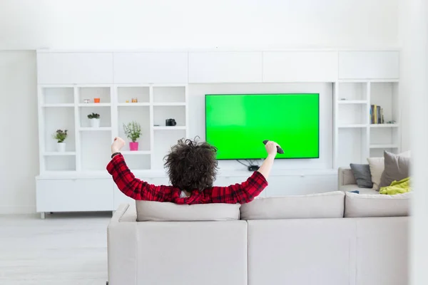 Hombre joven en albornoz disfrutando del tiempo libre — Foto de Stock