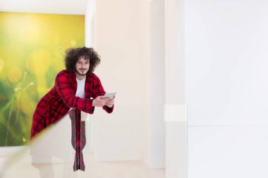 tablet bilgisayar kullanarak genç serbest meslek