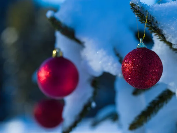 クリスマス ツリーのボール飾り — ストック写真