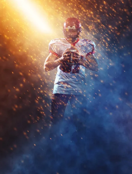 Portrait of confident American football player standing on the f — Stock Photo, Image