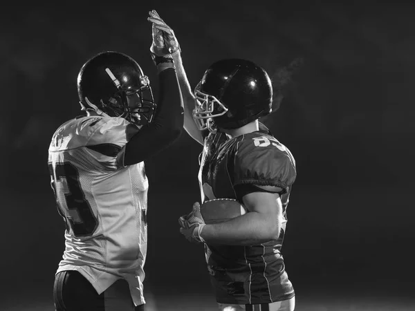 Jugadores de fútbol americano celebrando después de anotar un touchdown —  Fotos de Stock