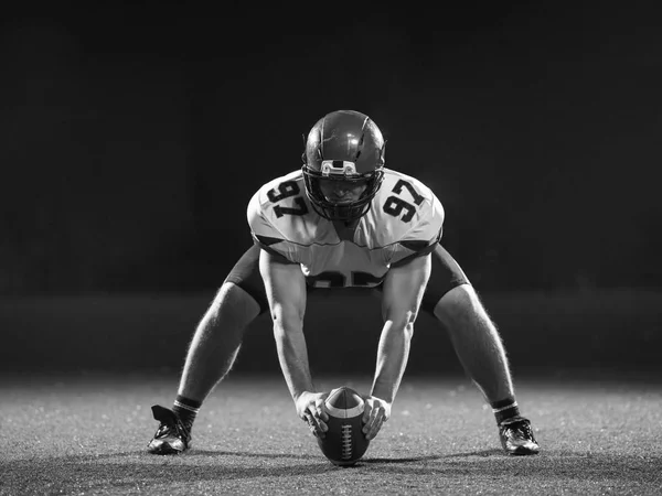 American football speler voetbalspel starten — Stockfoto