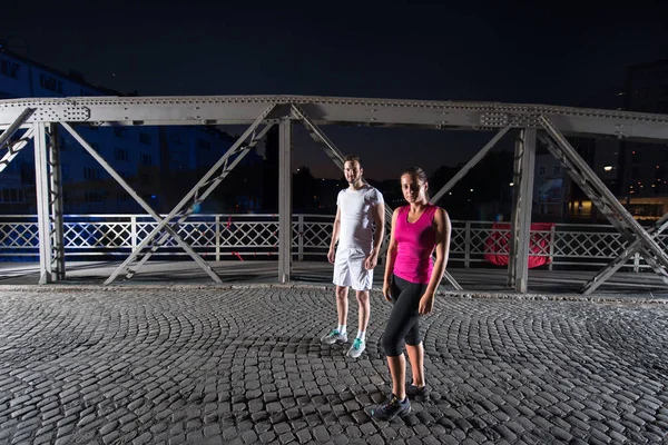 Városi Sport Egészséges Pár Kocogás Hídon Város Kora Reggeli Órákban — Stock Fotó
