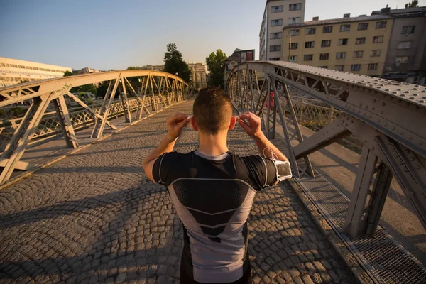 Portrait Jeune Homme Jogging Sportif Lors Une Matinée Ensoleillée Ville — Photo