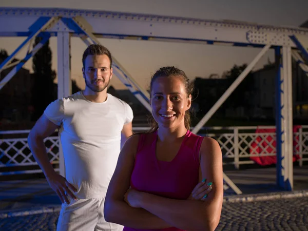 Sports Urbains Portrait Couple Bonne Santé Faisant Jogging Sur Pont — Photo