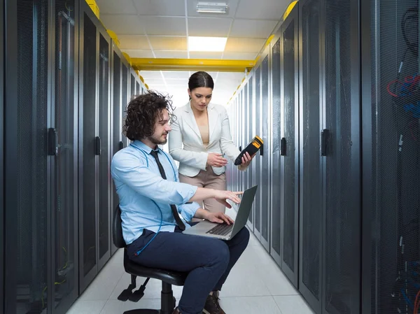 Technicians working together on servers — Stock Photo, Image