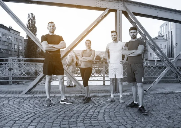 Group Young Sporty People Jogging Bridge Sunny Morning City — Stock Photo, Image