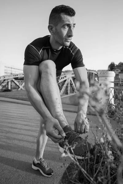 Man Tying Running Shoes Laces Getting Ready Run City Sunny — Stock Photo, Image