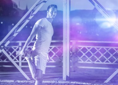 kentsel spor, sağlıklı delikanlı şehrin köprüden erken sabah koşu 