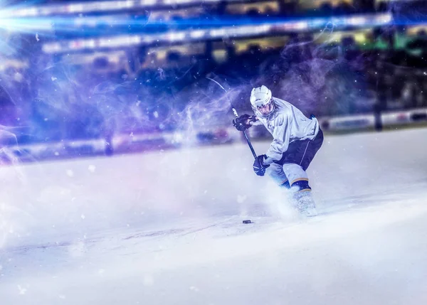 Jugador Hockey Sobre Hielo Acción Patadas Con Palo —  Fotos de Stock