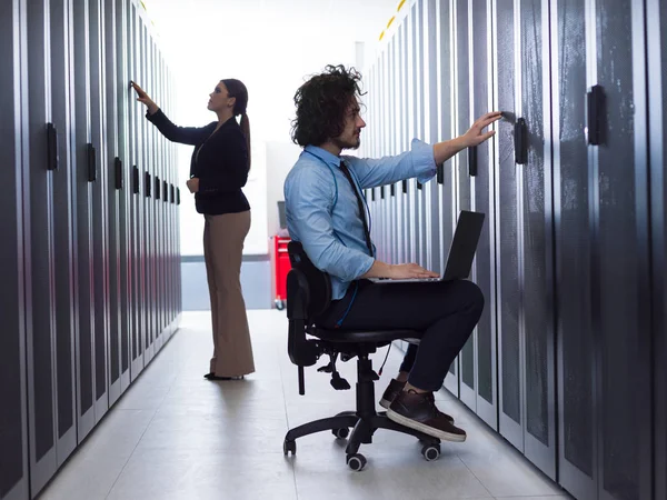 Team Young Technicians Working Together Servers Data Center Using Laptop — Stock Photo, Image