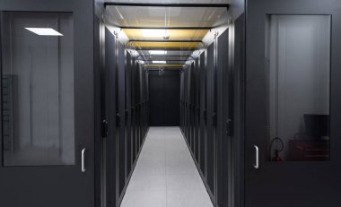 siyah sunucuları ve donanım Internet Veri Merkezi ile modern sunucu odası