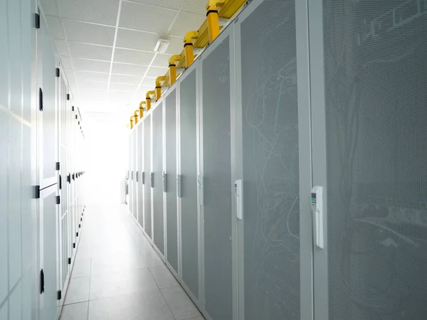 Moderna Sala Server Con Server Bianchi Hardware Data Center Internet — Foto Stock