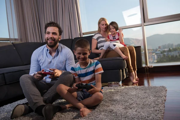 Happy Family Father Mother Children Playing Video Game Father Son — Stock Photo, Image