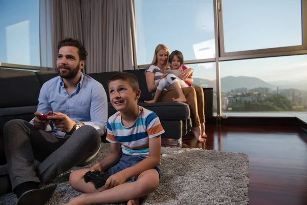Happy Family Father Mother Children Playing Video Game Father Son — Stock Photo, Image