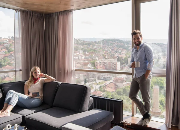 Couple relaxing at  home using tablet computer — Stock Photo, Image