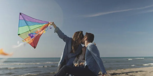 Család Gyerekekkel Pihenés Szórakozás Strandon Ősszel Nap — Stock Fotó