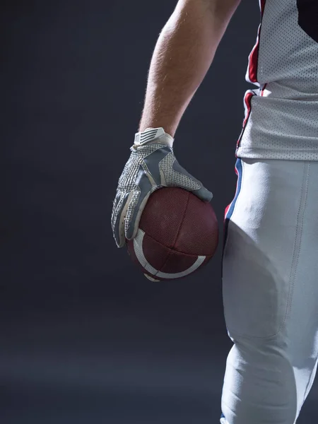 Крупним планом американський футболіст ізольовані на сірий — стокове фото