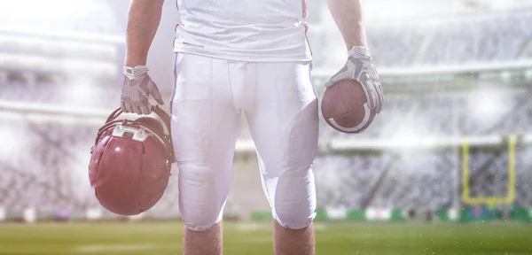 Primo piano giocatore di football americano isolato sul grande stadio moderno — Foto Stock