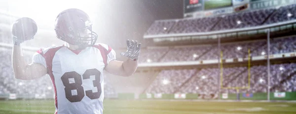 American football player throwing ball — Stock Photo, Image