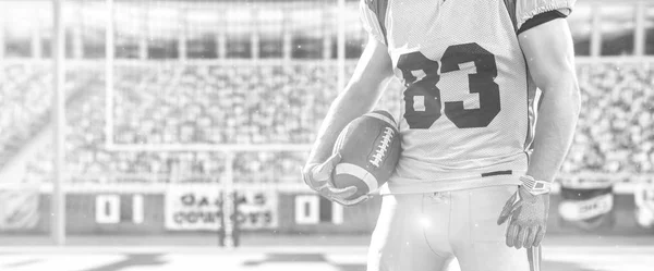 Closeup American Football-speler geïsoleerd op grote moderne stadion — Stockfoto