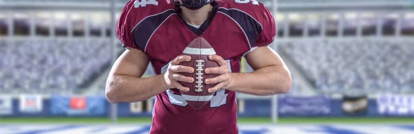 Primo piano giocatore di football americano isolato sul grande stadio moderno — Foto Stock