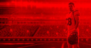 ikili arenasında Amerikan futbolu oyuncusu geceleri tonda.