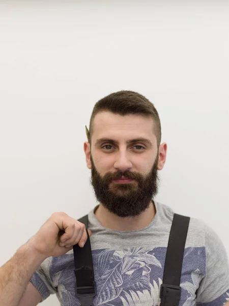 Retrato Hipster Barbudo Faz Tudo Com Caneta Atrás Orelha Isolada — Fotografia de Stock