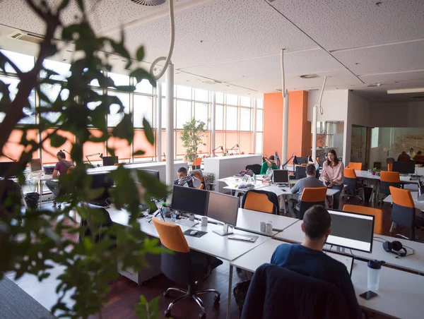 Grupp Startupföretag Människor Som Arbetar Vardagsjobb Upptagen Coworking Kontor Utrymme — Stockfoto