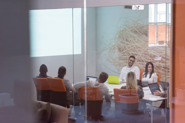 Start Unternehmen Junge Kreative Menschen Treffen Sich Büro Und Notieren — Stockfoto