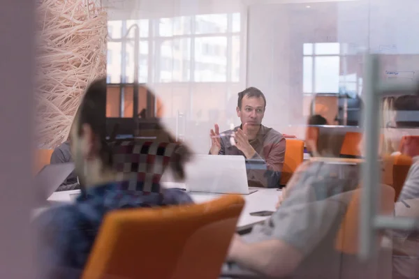 Start Unternehmen Junge Kreative Menschen Treffen Sich Büro Und Notieren — Stockfoto