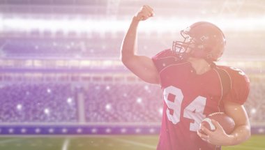 Amerikan futbolu oyuncusu kutluyor gol