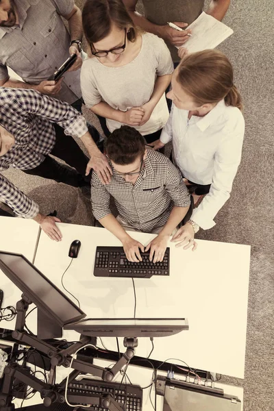 Startup Business People Grupo Trabajando Equipo Para Encontrar Una Solución — Foto de Stock