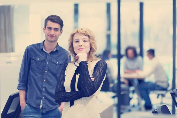 Portret Van Succesvolle Zakenmensen Ondernemer Bij Drukke Startup Office — Stockfoto