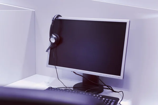 Computer Und Headset Leeren Call Center Büro — Stockfoto