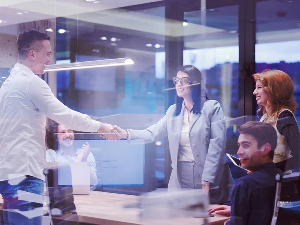 Parceiro Negócios Shake Hands Meetinig Edifício Escritórios Moderno — Fotografia de Stock