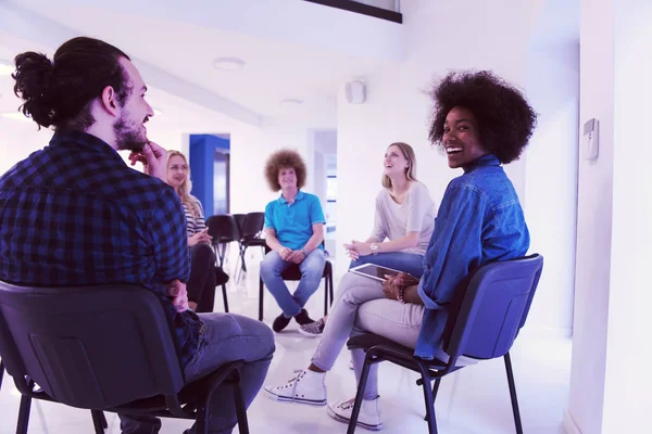 Multi-etnische startup business team op vergadering — Stockfoto